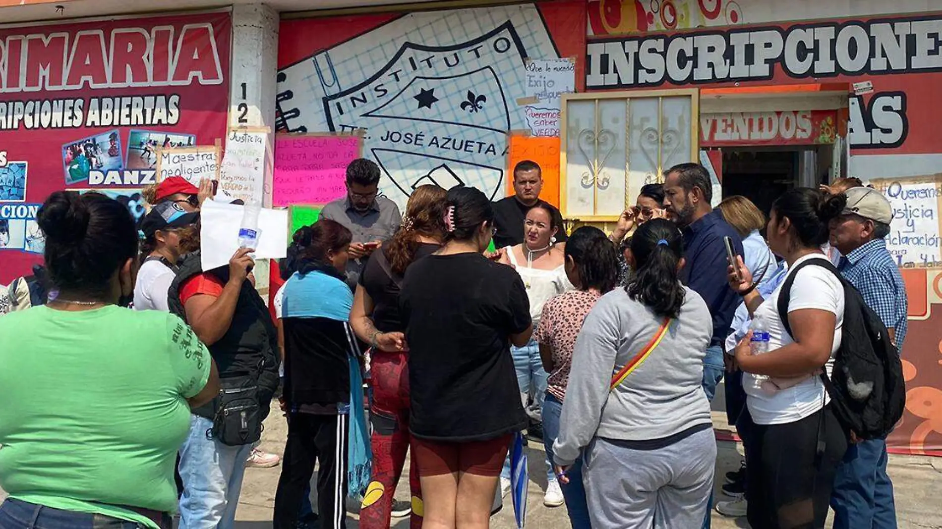 Familiares y algunos padres se manifestaron pacíficamente para exigir justicia por el caso de Ian Yahel